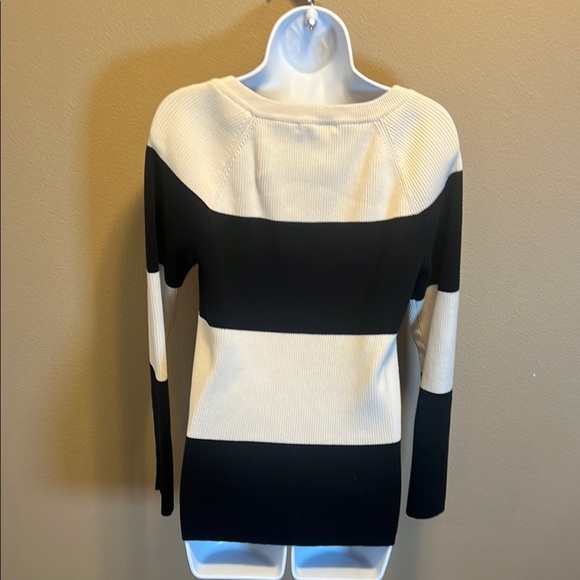 Ralph Lauren Women’s Black and White Striped Sweater Size XL - Picture 5 of 10
